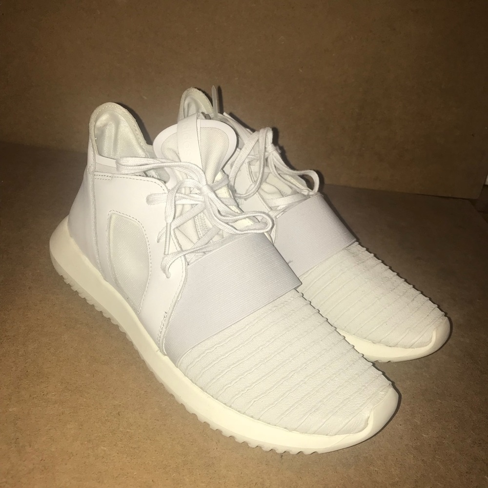 Adidas Casual Athletic Shoes, sz 9.5 NWOT